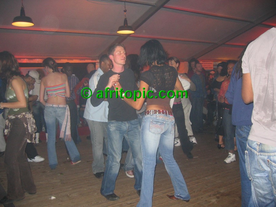 ../Images/afw2006d 102.jpg